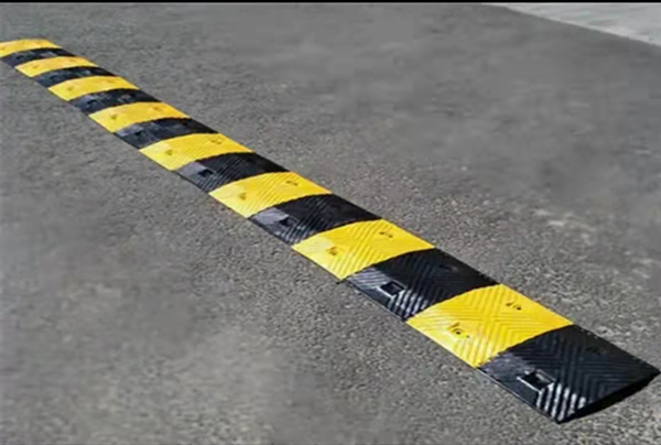 貴州道路減速帶生產廠家