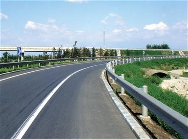 大邑波形护栏_四川道路隔离桩_成都标识标牌厂家