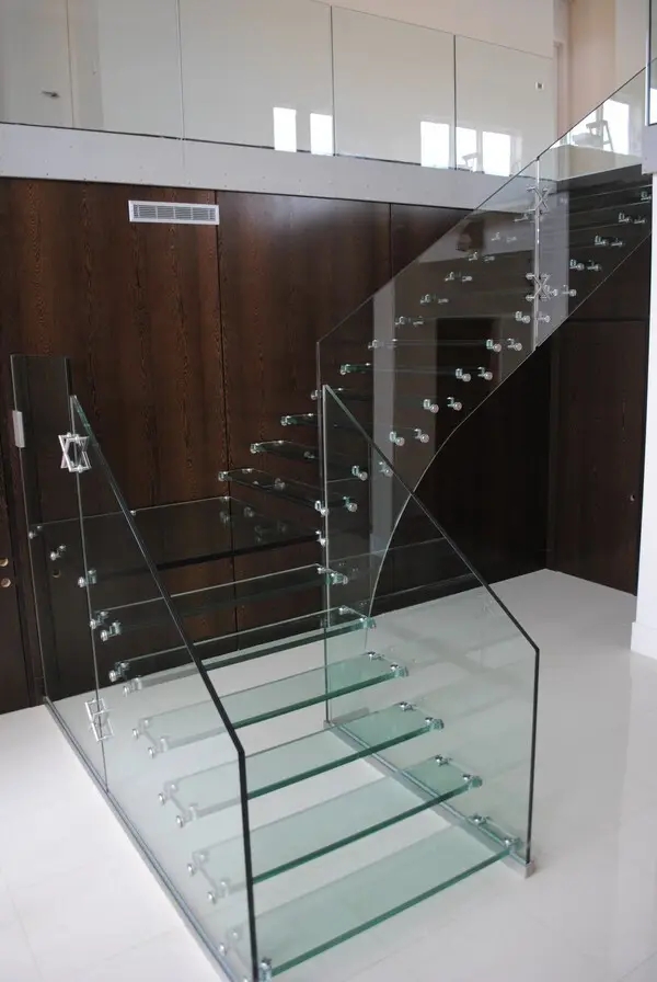 玻璃楼梯制作,卷板弧形玻璃楼梯,洛阳玻璃楼梯加工定制