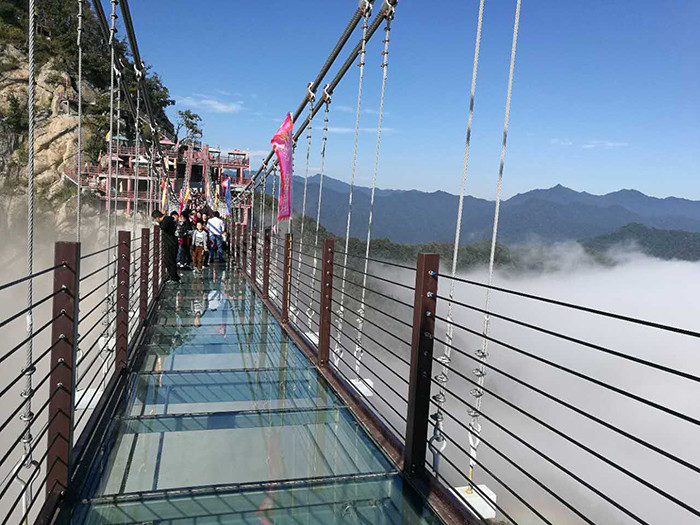 景区大型玻璃吊桥,高空吊桥设计施工,河南无动力游乐设备