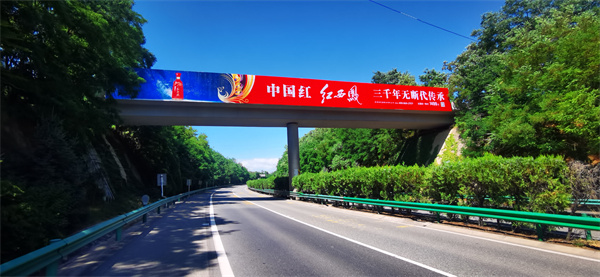 西禹机场高速路广告工程