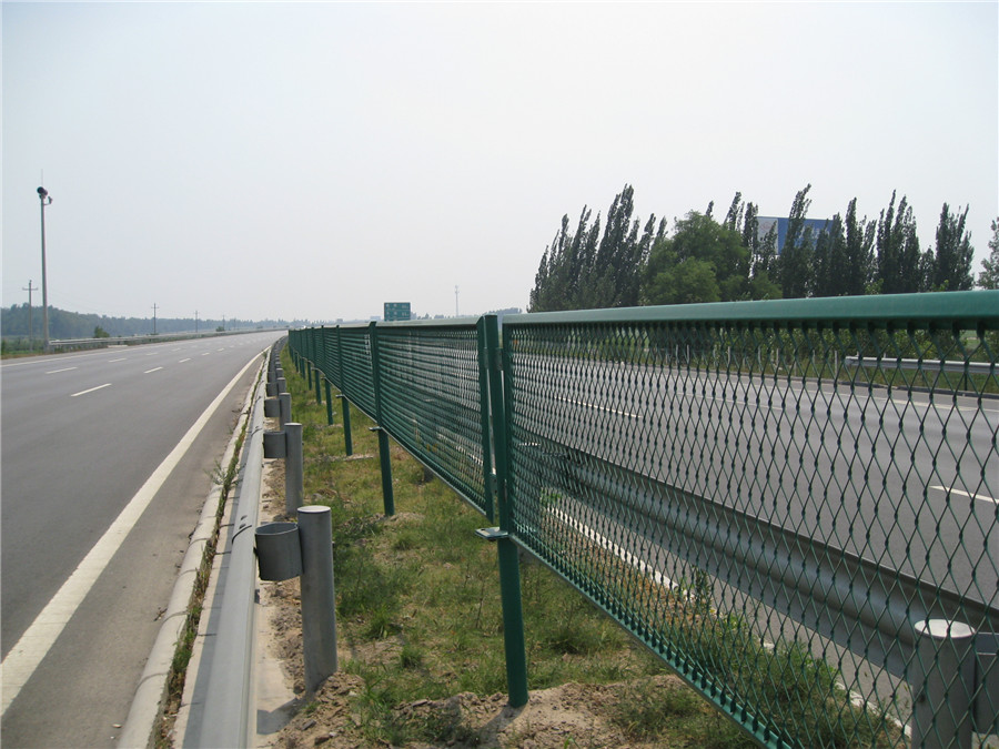 乌鲁木齐公路护栏网