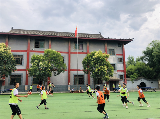课间活动-足球比赛