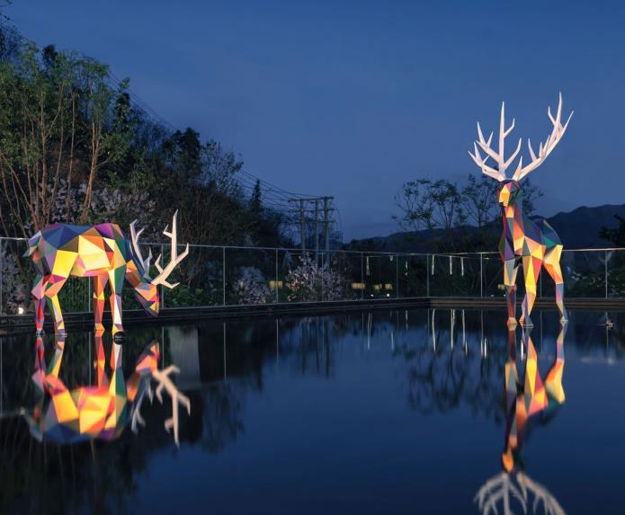 攀枝花・七彩鹿-成都玻璃钢雕�塑