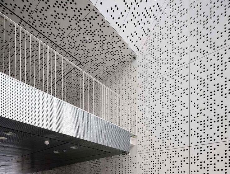 What are the advantages of Sichuan perforated aluminum veneer？