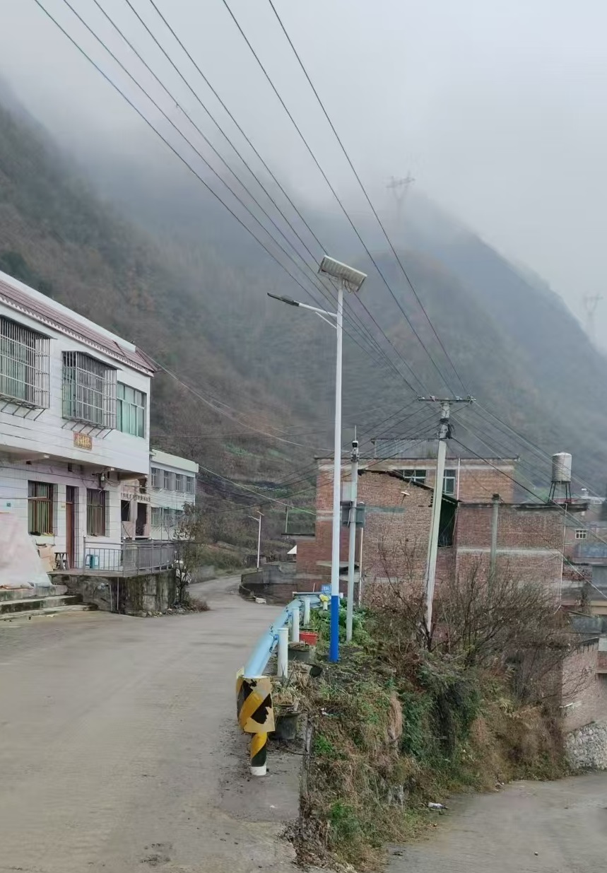 融海智城捐赠太阳能路灯，照亮贵州毕节七星关区