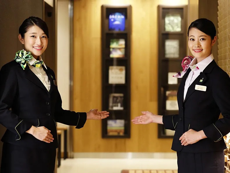 为什么日本有服务费、介绍费、座位费...唯独不兴小费？