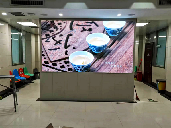 河南郑州公司LED显示屏安装案例