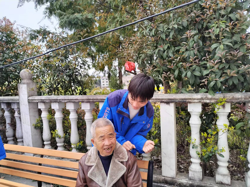 献爱心活动