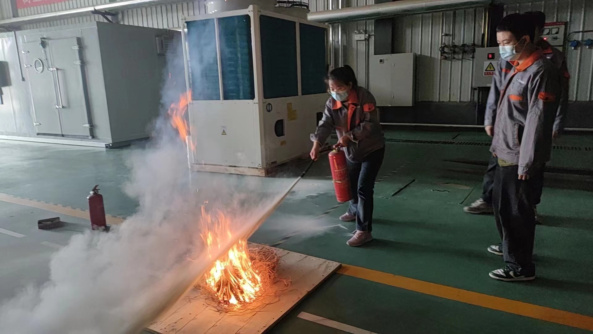 宜威公司咸阳分公司组织开展消防安全应急演练