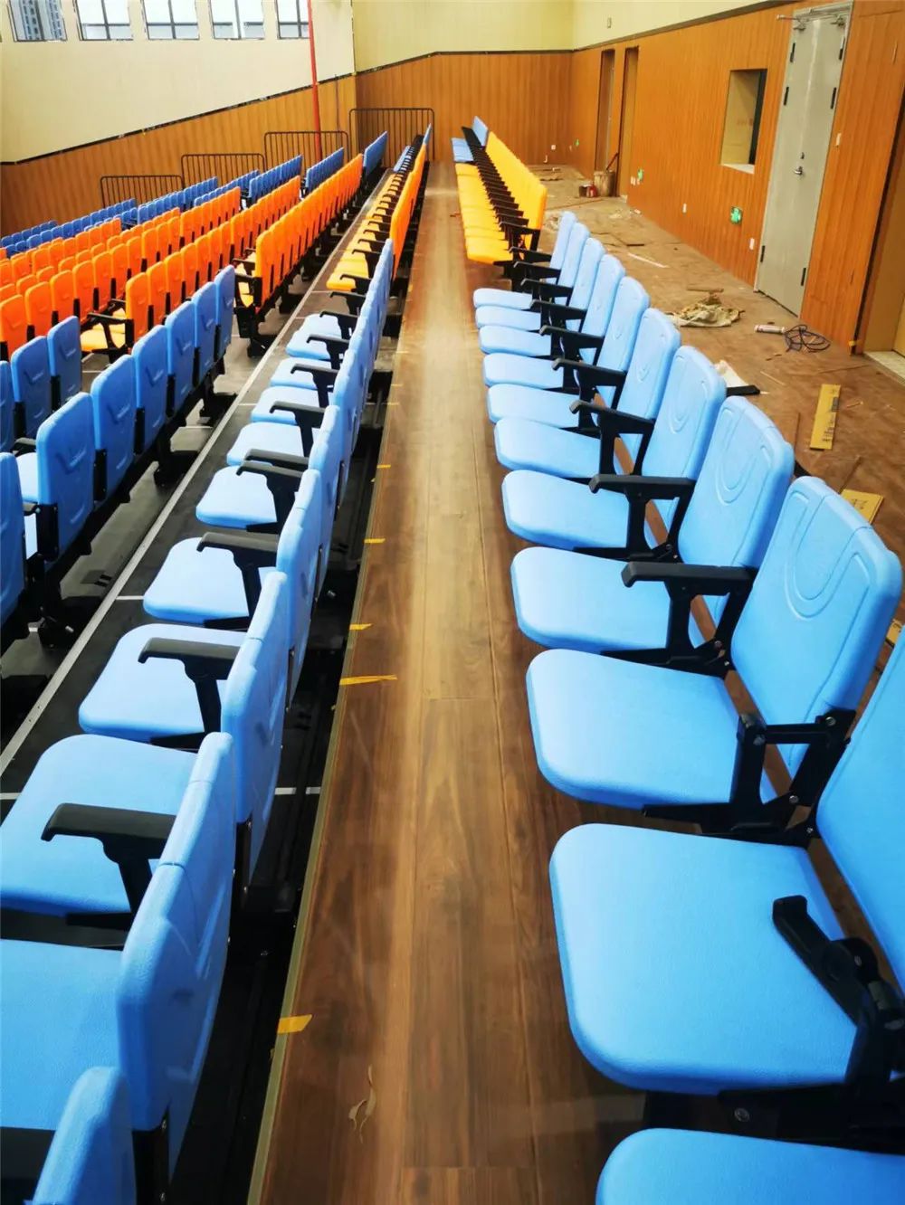体育场馆中的四川看台座椅安装方式有那几种？