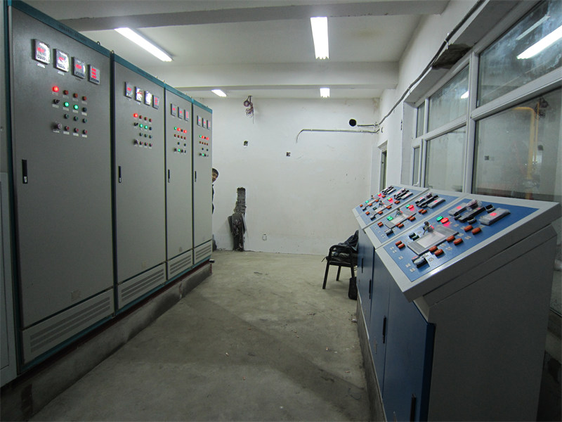 青海省西宁市政府小区4台燃气热水锅炉控制柜案例图