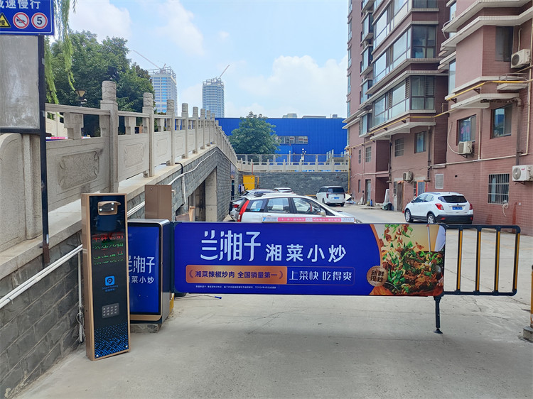澳城大厦5进5出停车场系统