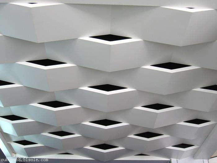 四川铝天花板目前常见的两种收边方式介绍
