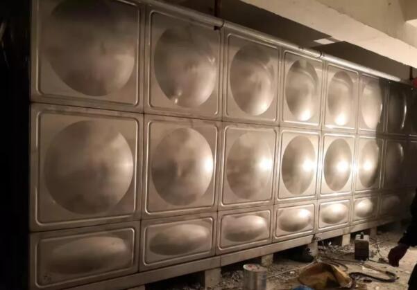根据用途,要进行不锈钢保温水箱的选型