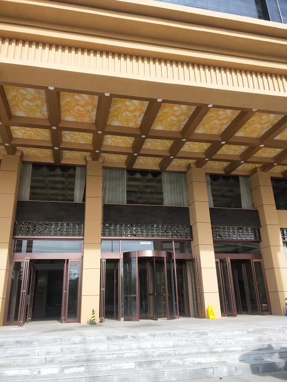 泌陽國宴大酒店——三翼手動(dòng)旋門