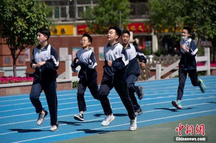 对话丨中国少儿身体姿态不容乐观 别让孩子未老先衰！