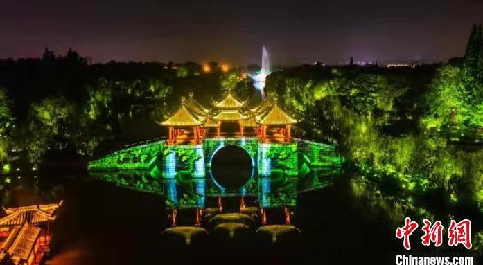 扬州瘦西湖夏日夜游：犹如穿越千年的诗意长卷