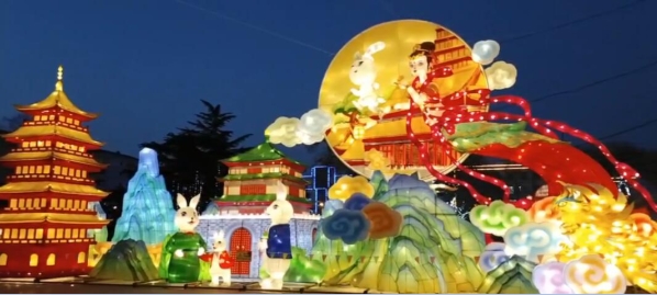 手机看片福利视频雕塑：城市夜空的敘事詩人