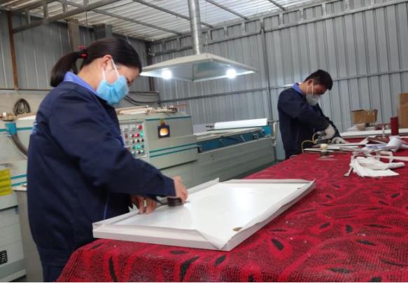 模压门制作区域