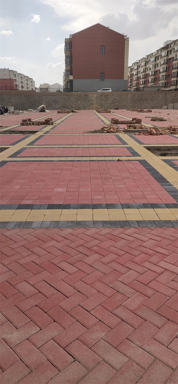 内蒙古欣盛德新型建材有限公司的内蒙古集宁区维多利小区工程项目透水砖产品生产加工施工案例