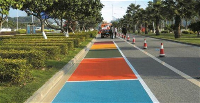 与传统沥青路面相比，成都彩色沥青路面优势体现在哪些方面？