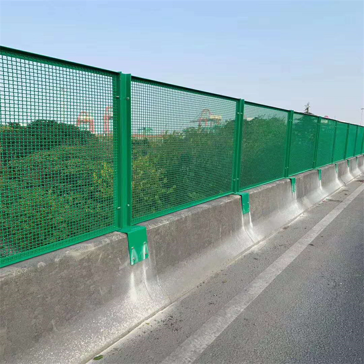 关于公路护栏网的安装要求，你需要知道！