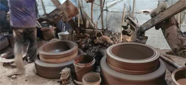 你了解四川土陶酒坛的生产流程吗？下面东匠陶瓷为你揭秘