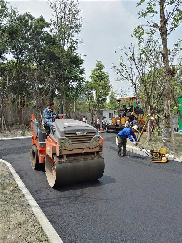 成都黑色沥青路面